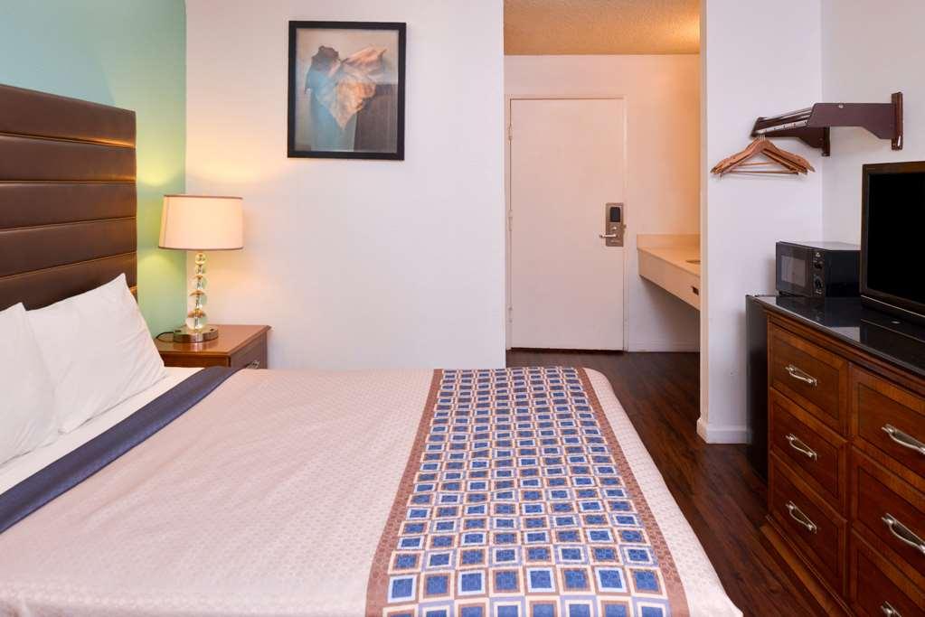 Studio 6 Suites Delano, Ca Room photo
