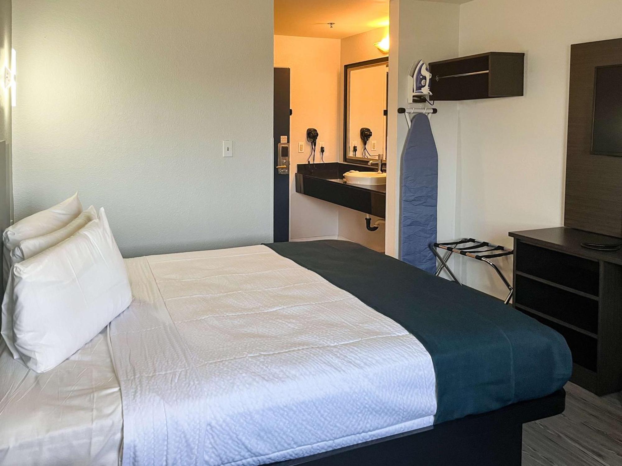 Studio 6 Suites Delano, Ca Exterior photo